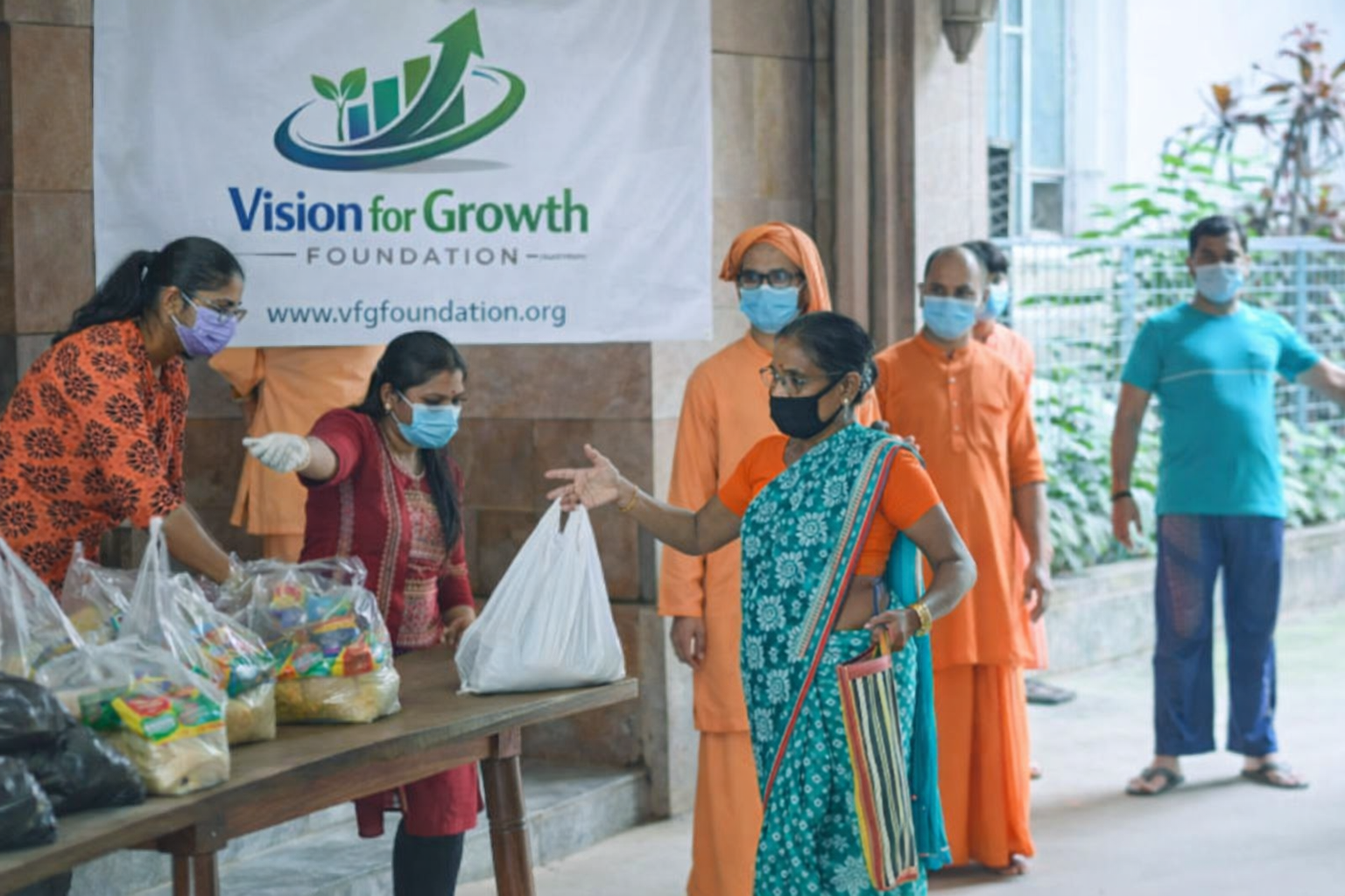 निःशुल्क राशन वितरण अभियान | Vision for Growth Foundation द्वारा राहत कार्य